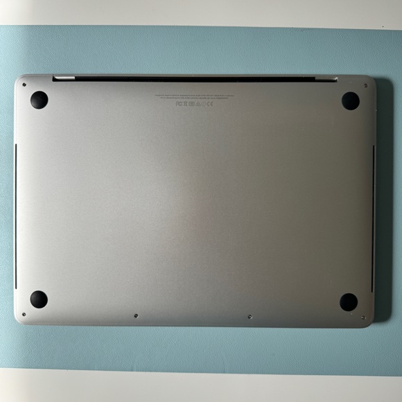 Apple MacBook Pro 13 Inch 256GB (2016) with Touchbar and Touch ID | Like New - Picture 7 of 13